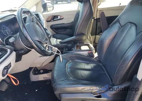 2017 Chrysler Pacifica Touring-L из США, поврежденный, VIN 2C4RC1BG2HR739337